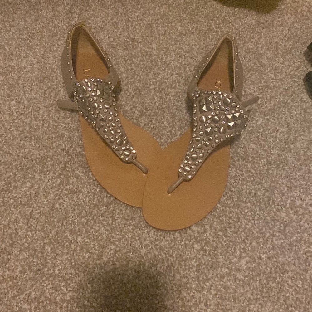 Joan & David - Sz 9 NWOB Sandals Grey/Nude w/Stud & Crystal Embellishment’s